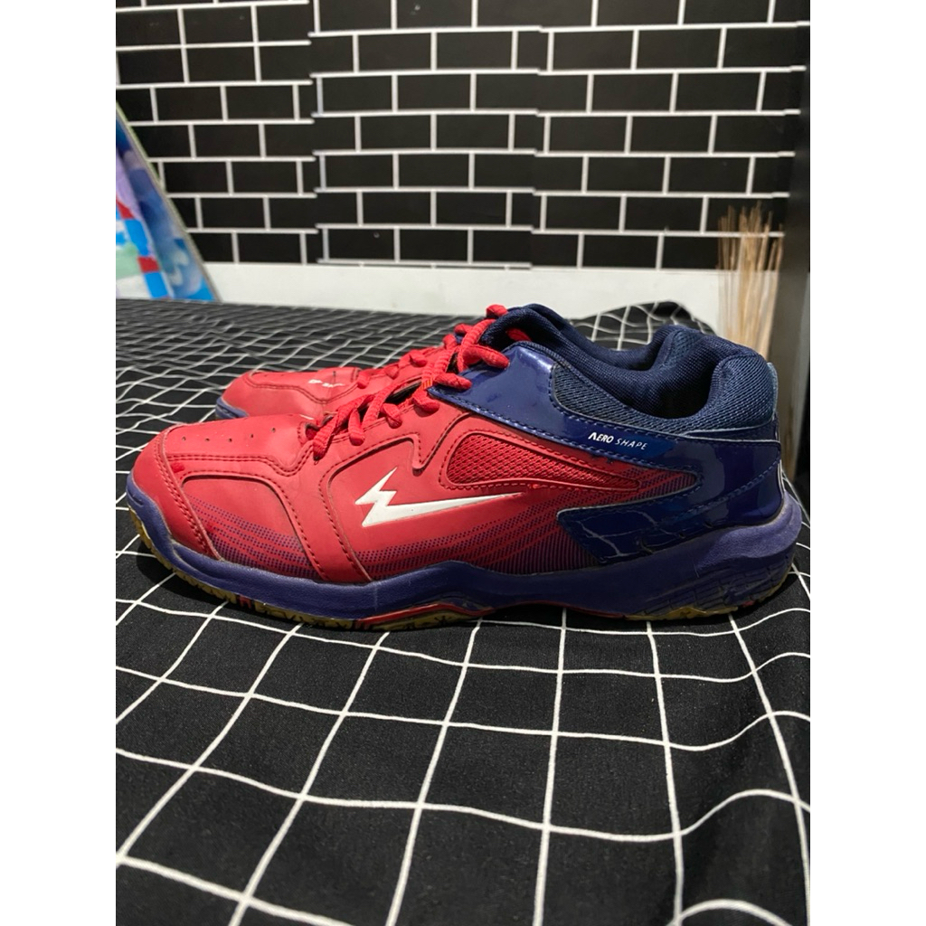 sepatu badminton eagle revo uk 39 bekas seperti baru