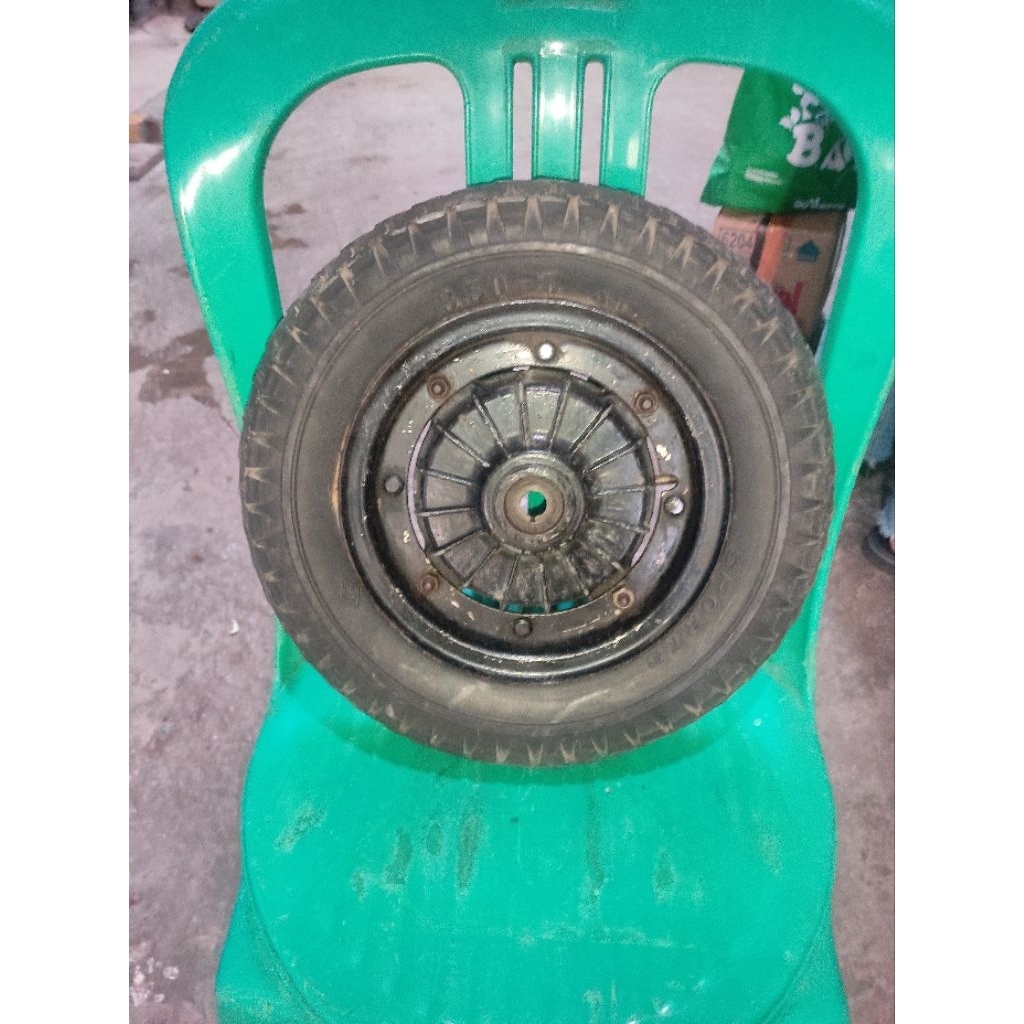 ban set depan vespa ring 8