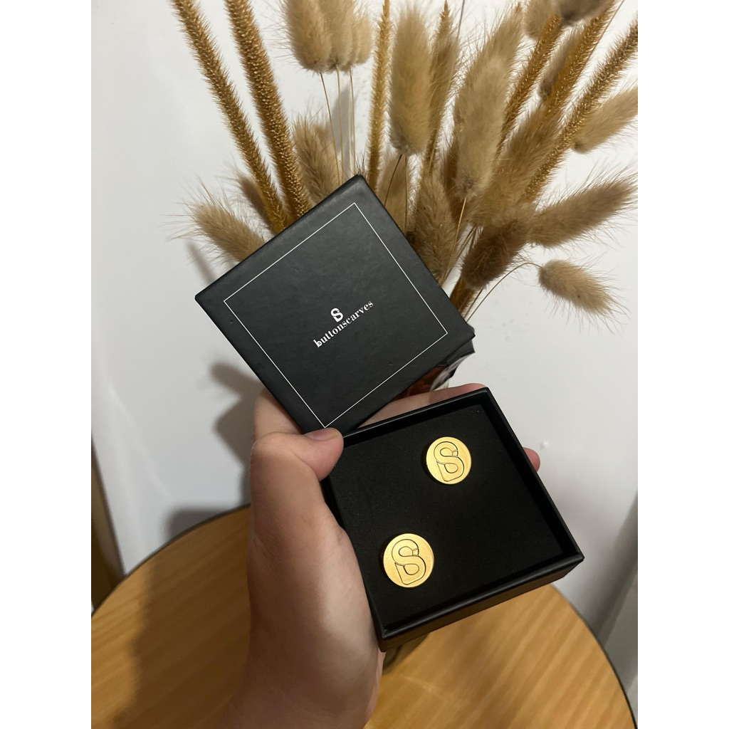 round signature mini brooch set gold