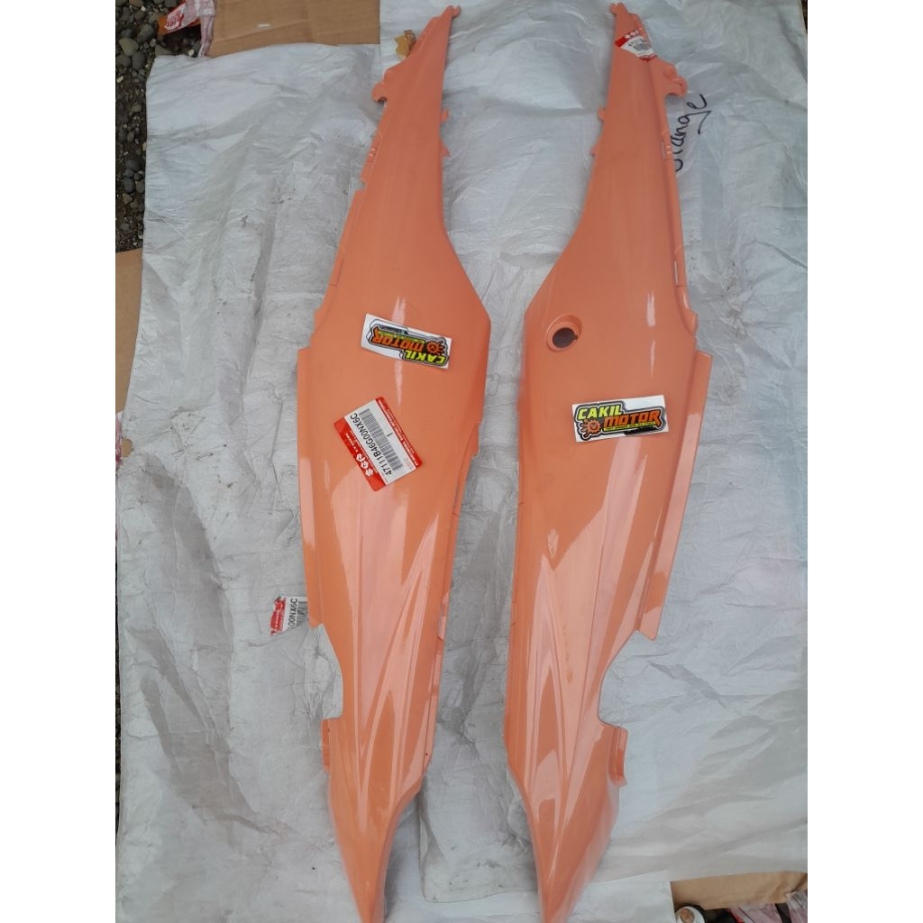 cover bodi body belakang suzuki spin 125 oren orange glitzy original sgp