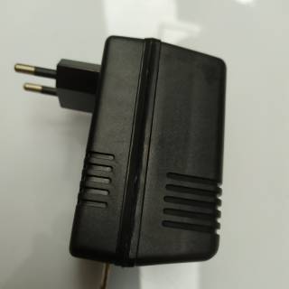 ADAPTOR 9 Volt DC Negative Center untuk efek stompbox atau sejenisnya 500ma