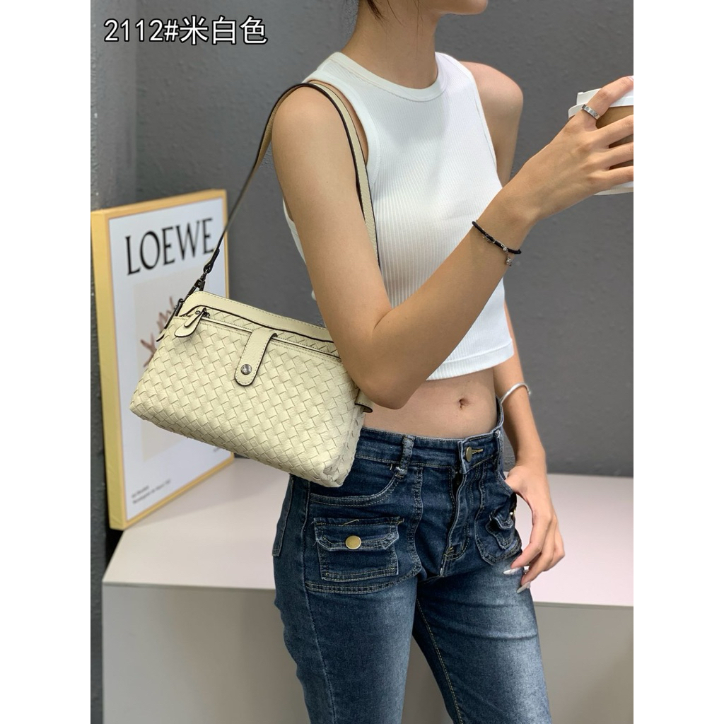 SHOLDER BAG ANYAM WANITA NO BRAND  BAHAN PU LEATHER