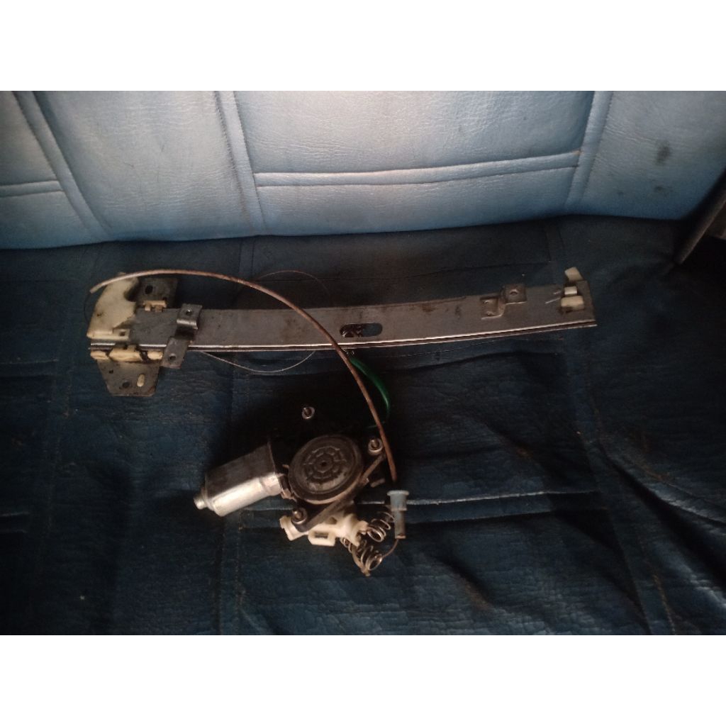 dinamu power window kumplit regulatornya suzuki baleno 97 copotqn second prginal bagian belakang sep
