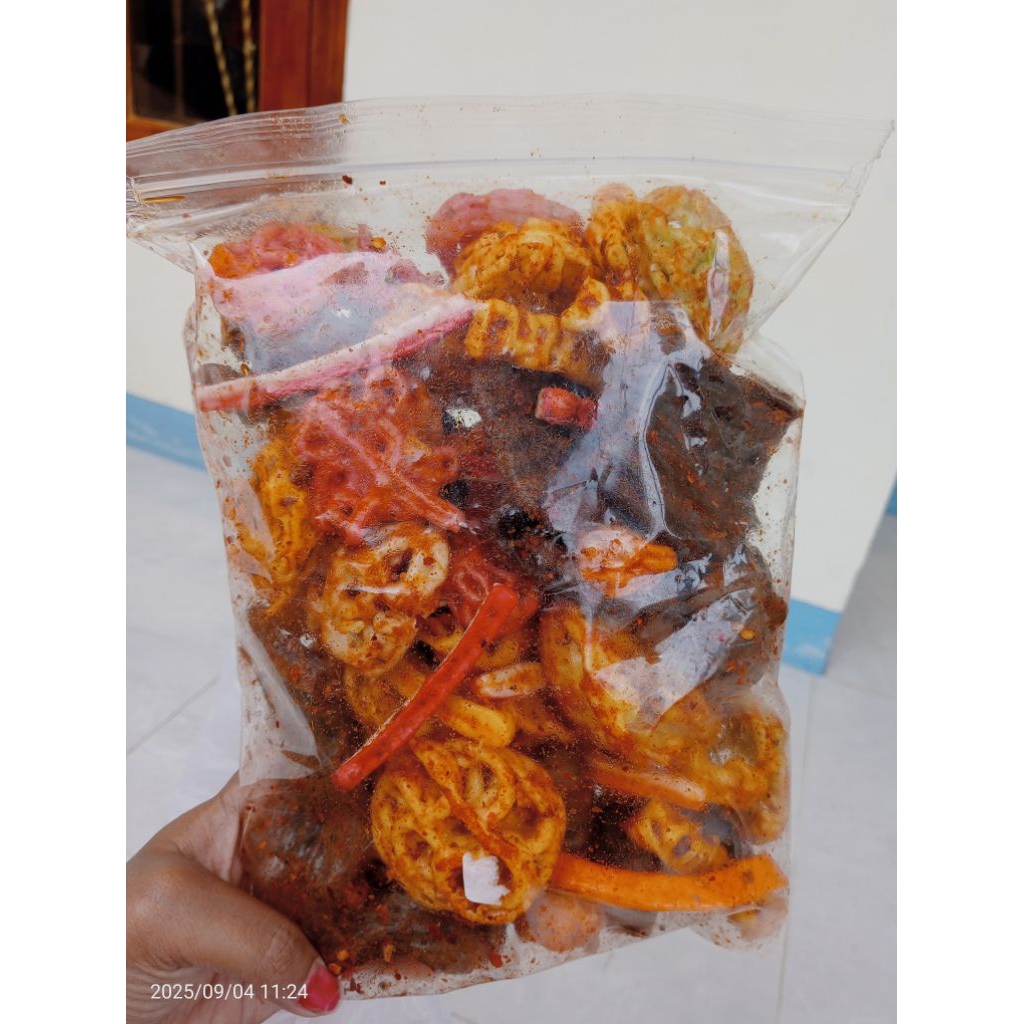 

krupuk seblak mix pedas daun jeruk uk 250gram