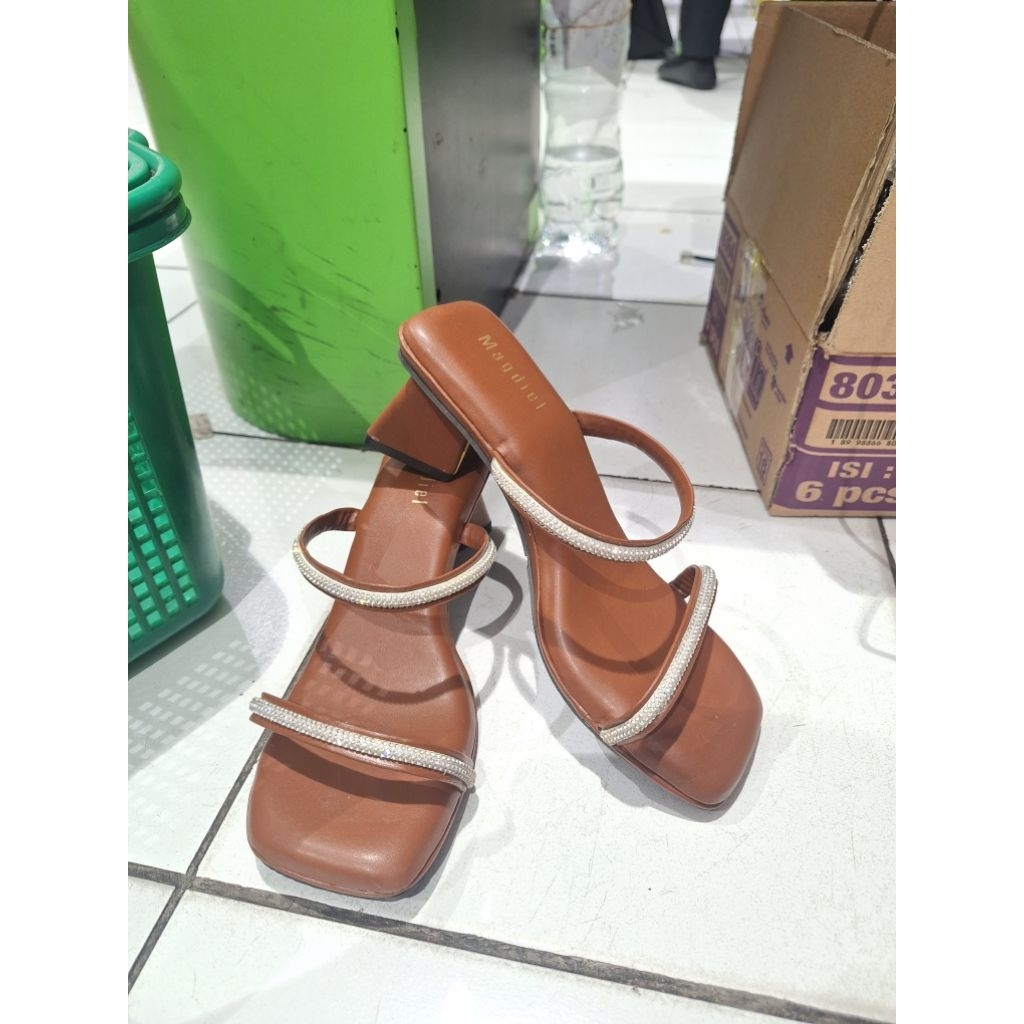 heels size 40 no box