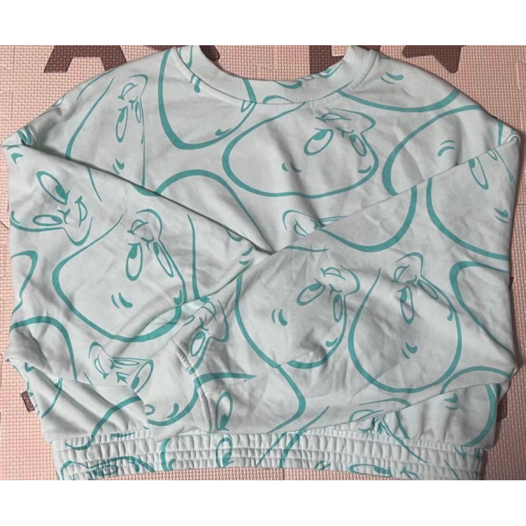 HnM divided x casper crop aop full print hijau green disney sweater cn crewneck sweatshirt