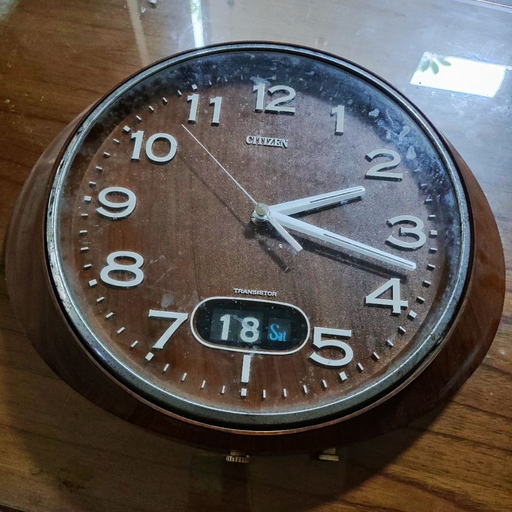 koleksi vintage barang lama jadul klasik antik rare unik jam dinding pajangan