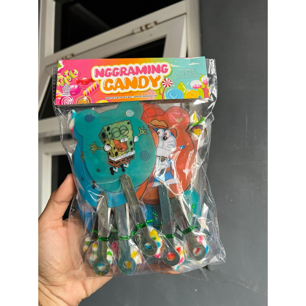 

Permen Berhadiah kipas Karakter isi 20 pcs Grosir NGGRAMING CANDY