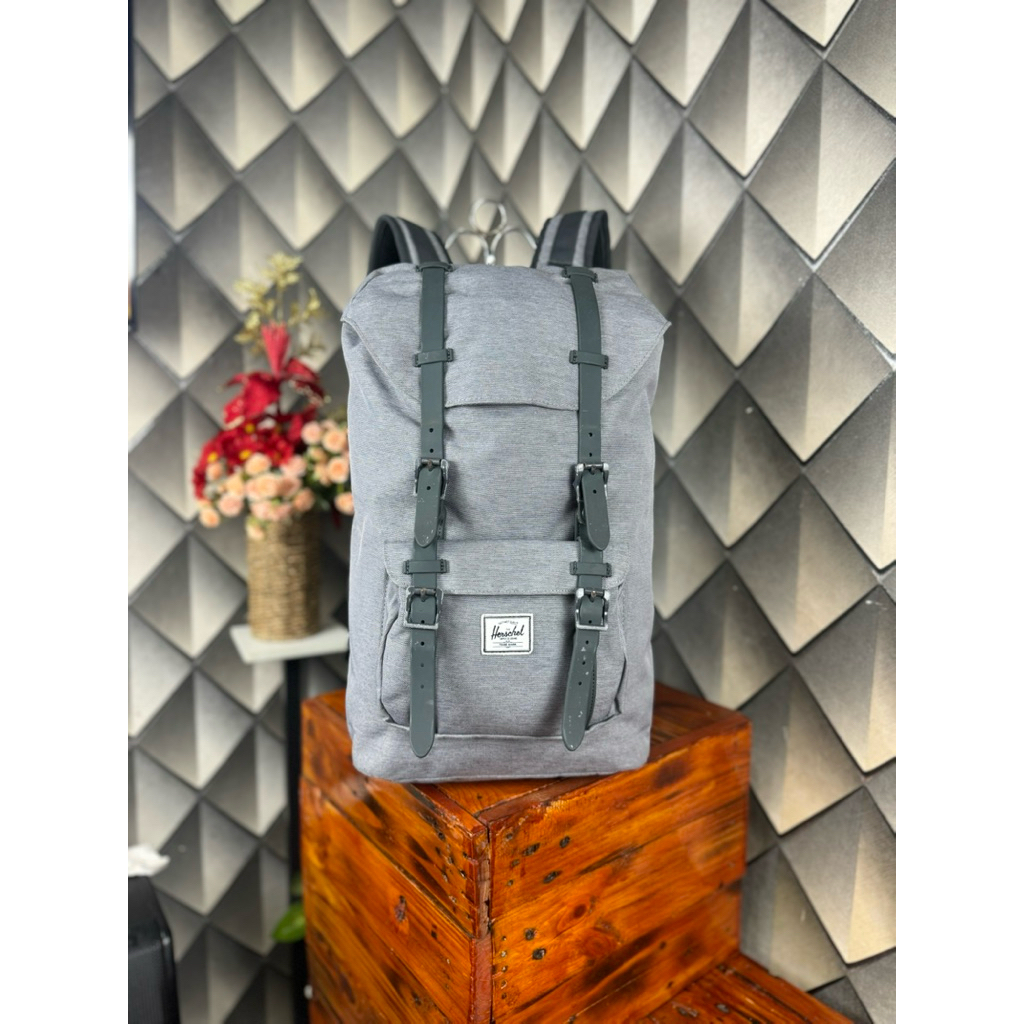 bagpack herschel little america