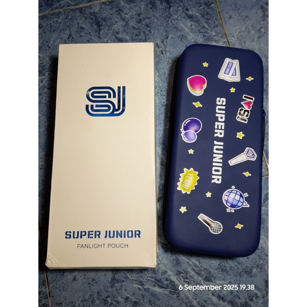 SUPER JUNIOR
OFFICIAL FANLIGHT POUCH