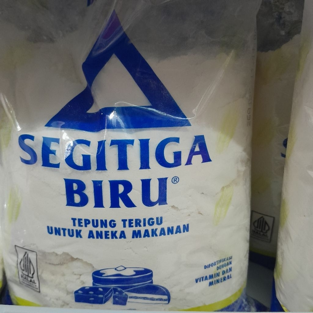 

TEPUNG TERIGU SEGITIGA BIRU 1KG