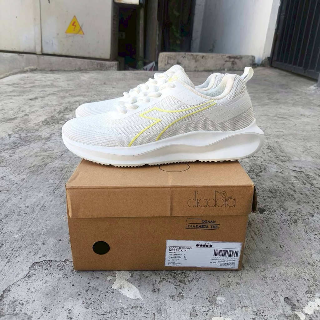 Sepatu Diadora Merrick "White"