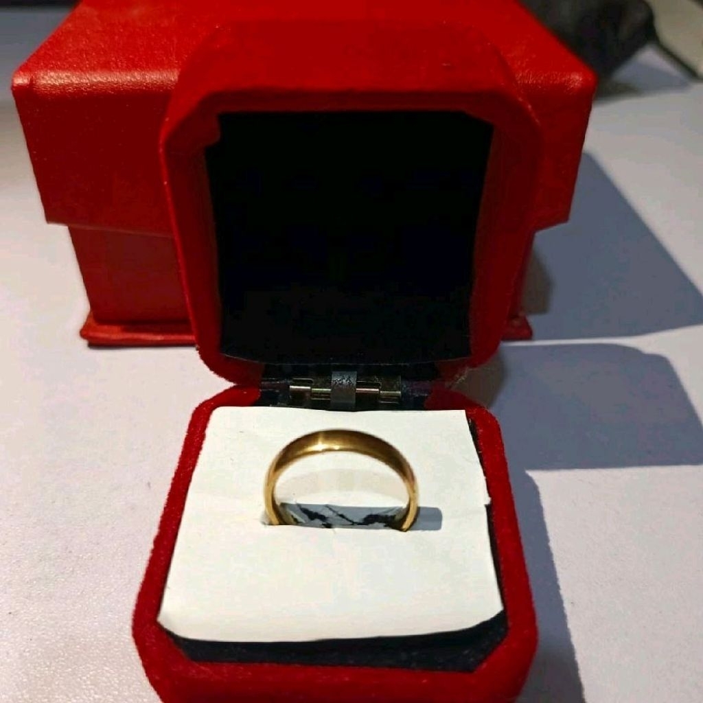 cincin titanium wanita polos gold terbaru/terlaris