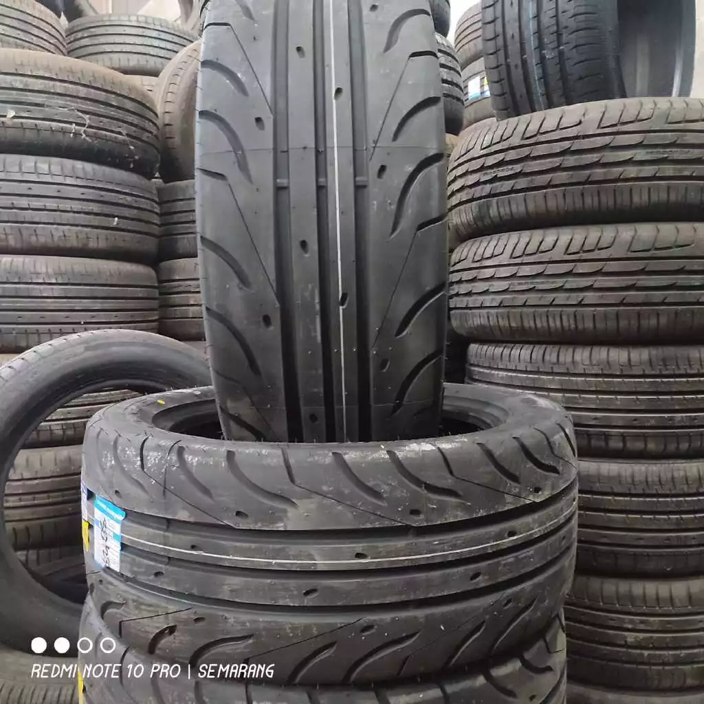 BAN BALAP RING 18 PAJERO FORTUNER TRITON MERK ACCELERA 651 SPORT DRAG UKURAN 265 60 R18