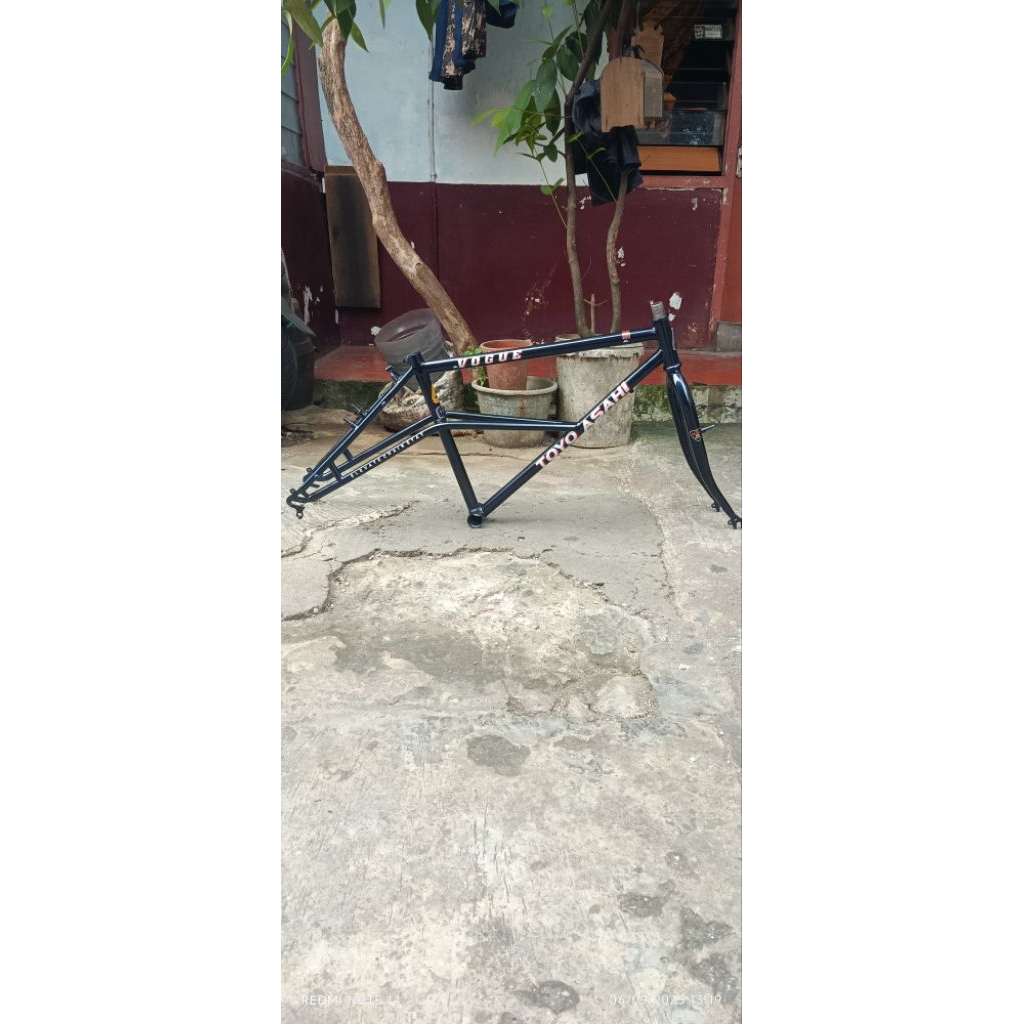 Frame elevated chainstay