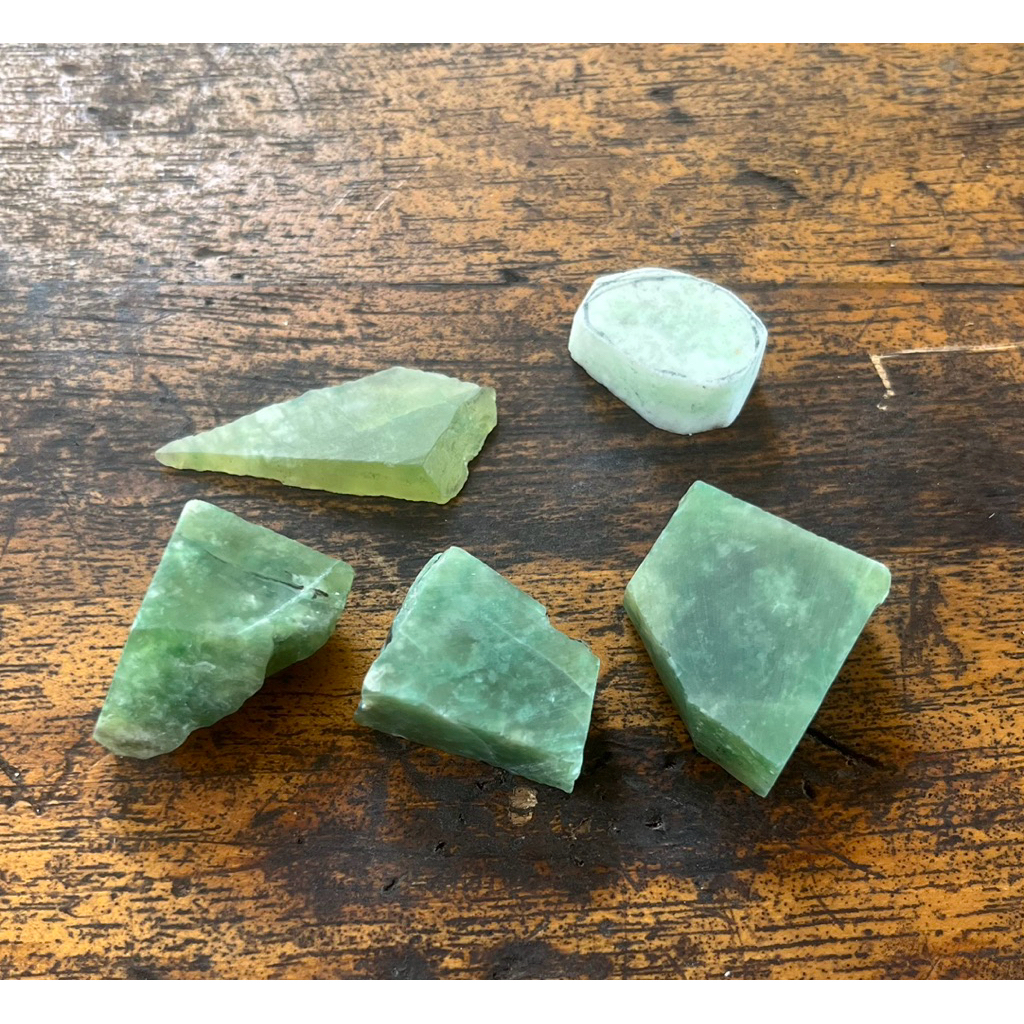 borongan batu idocrase lumut aceh