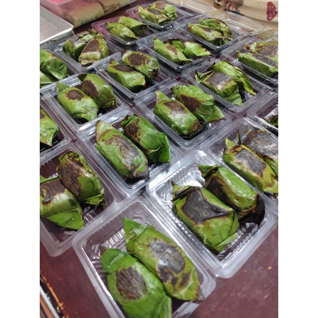 

Lemper ayam / pengkang ayam / kue khas kalimantan