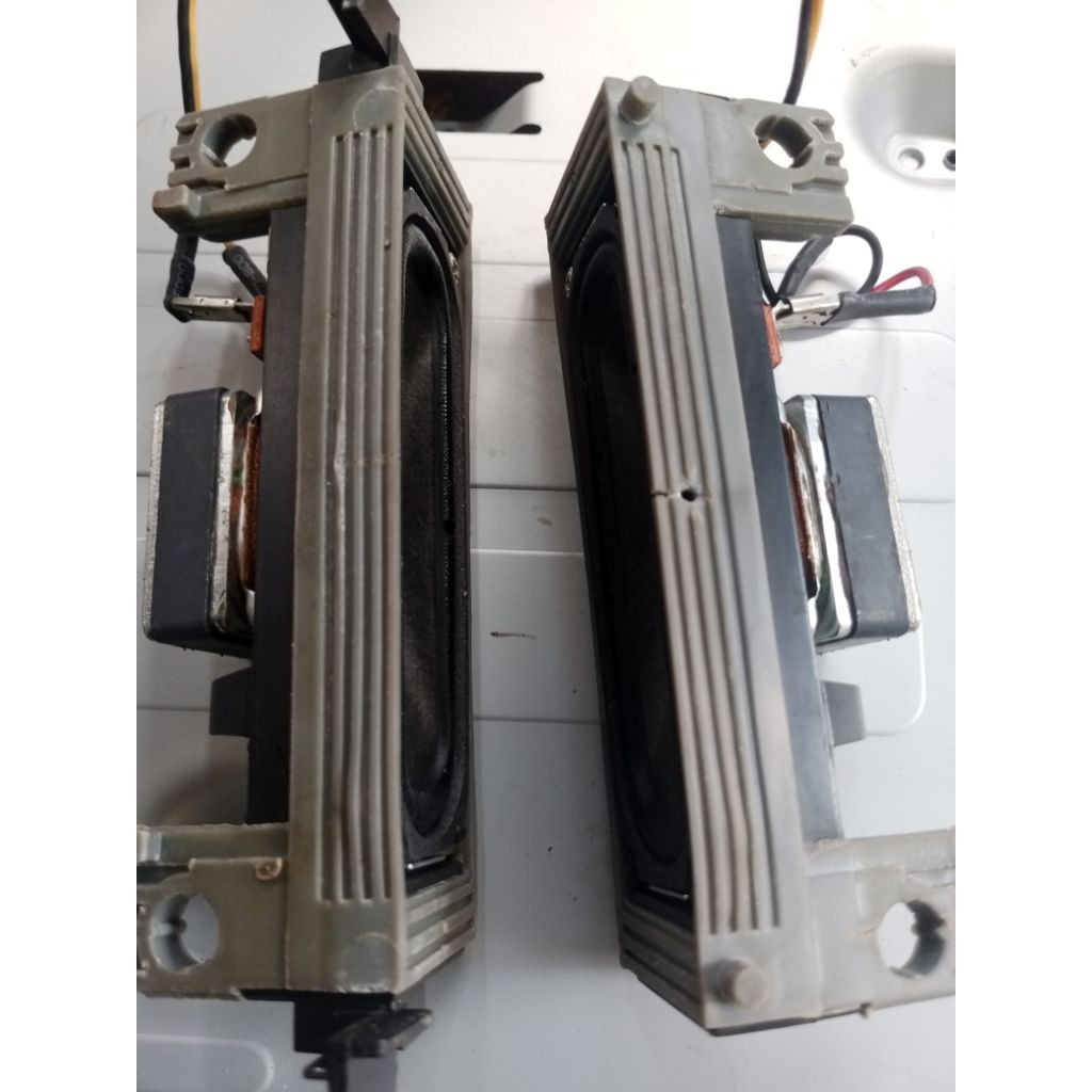 sepeker tv led samsung 22 inch