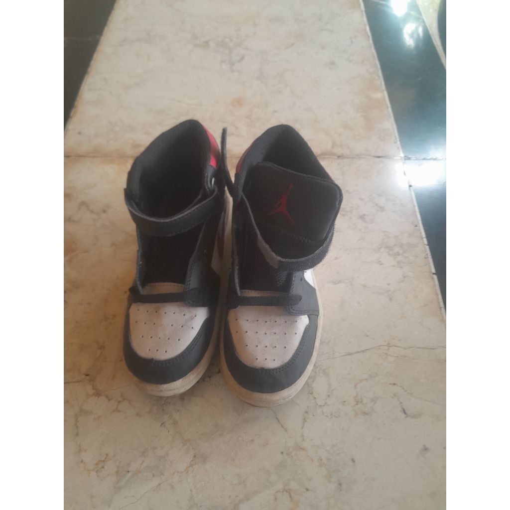 garage sale sepatu anak nike air jordan high second