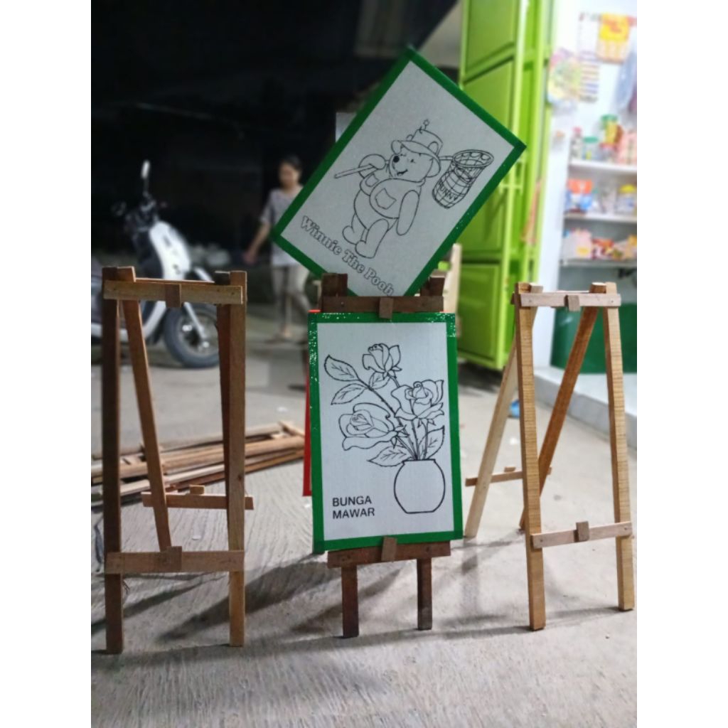 

stand/jagrak/meja lukisan styrofoam lukisan anak anak ukuran 33x50 dan 30x40 bahan jati belanda.