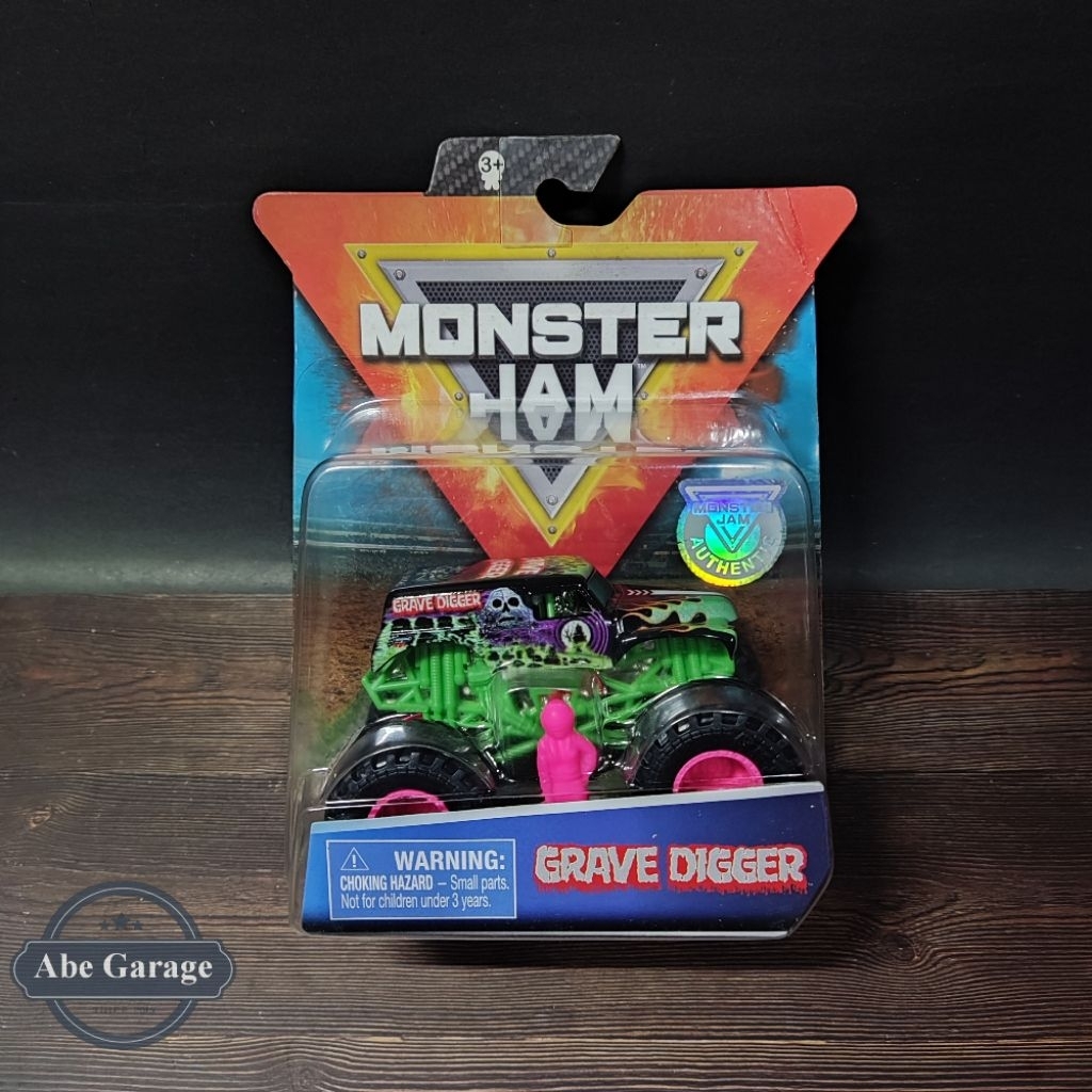 Hot Wheels Monster Jam Autjentic Grave Digger with figure