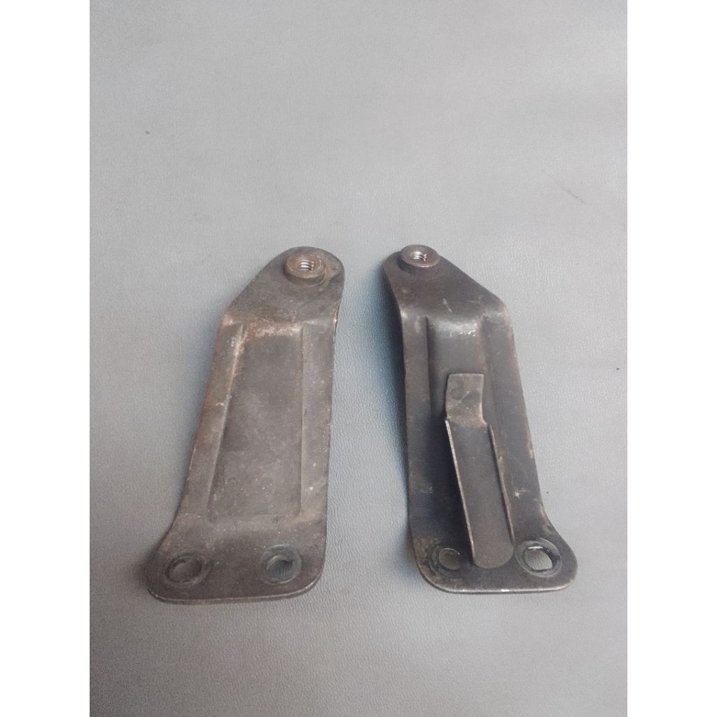 sepasang breket bracket pangkon dudukan sayap luar kawasaki Kaze original second