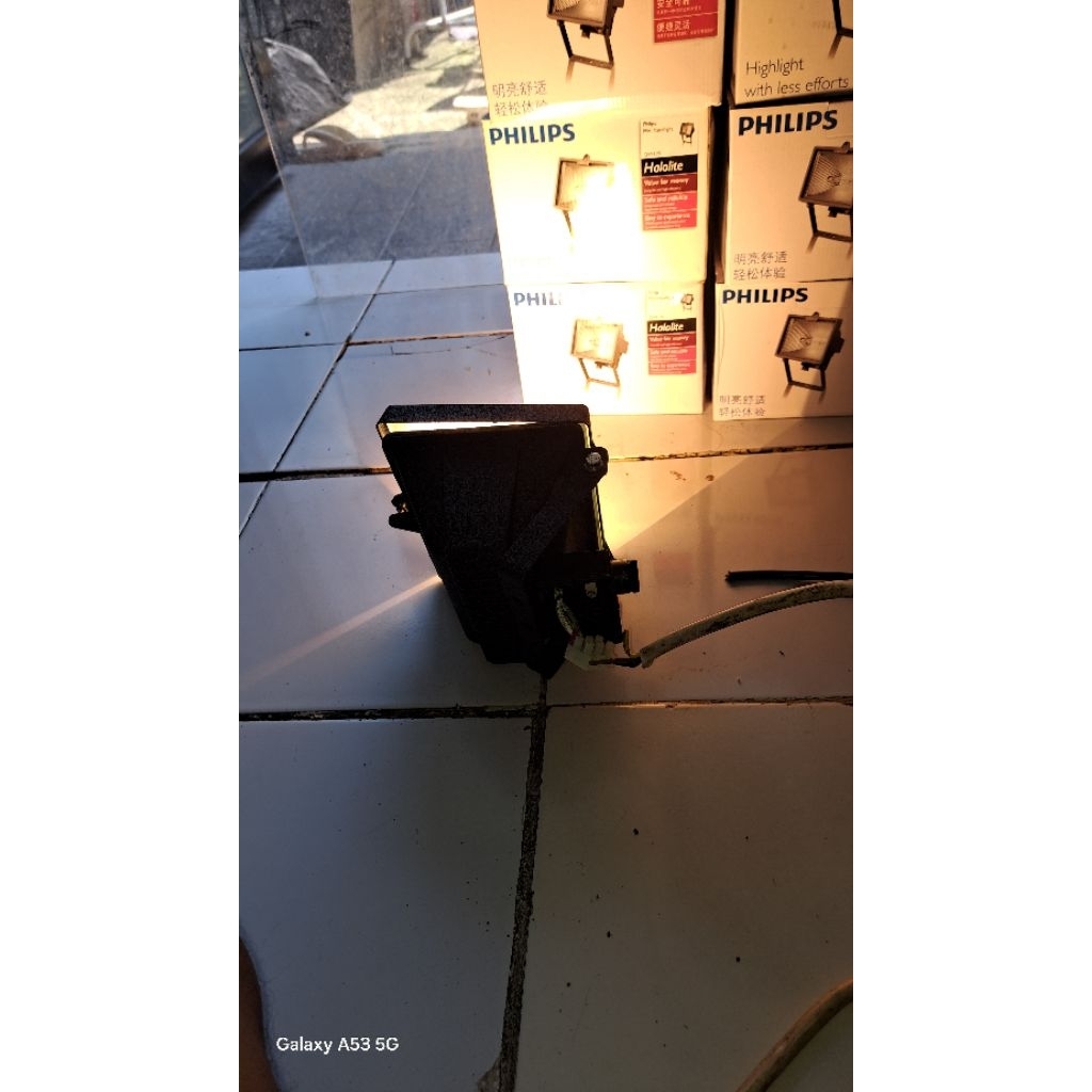 lampu sorot philips halolite QVF135