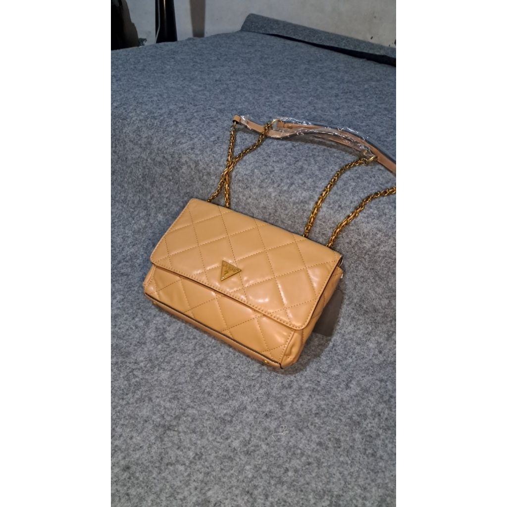 Tas Wanita Selempang Guess