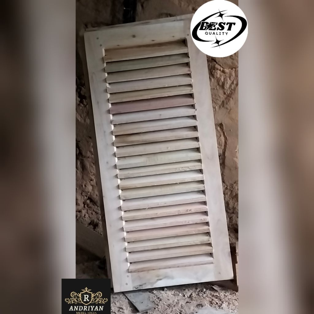 jendela rumah motif krepyak kayu mahoni