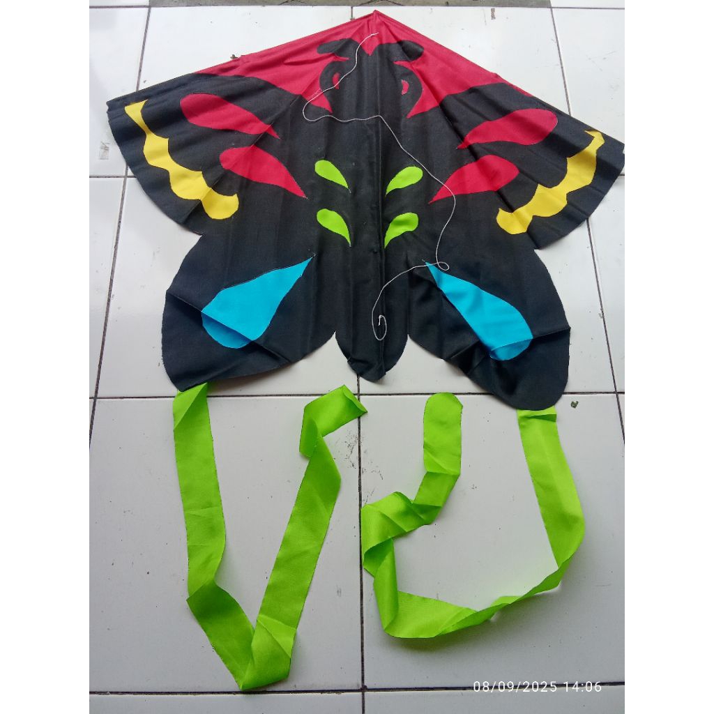 LAYANGAN KAIN PARASUT KUPU KUPU