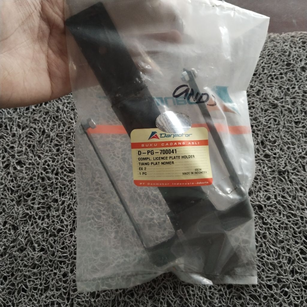 Dudukan plat nomor depan vespa exclusive px danmotor