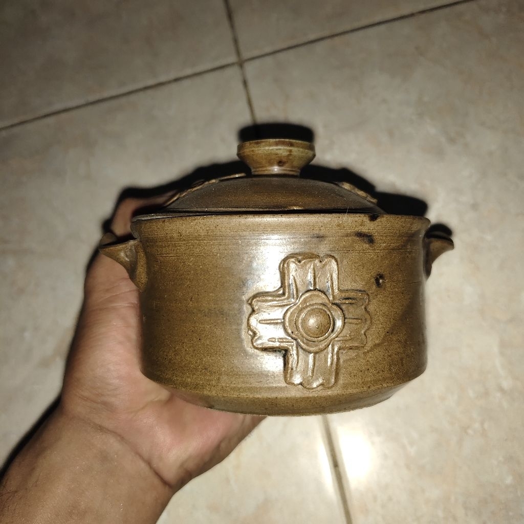barang kuno jadul antik keramik unikk pniggalan