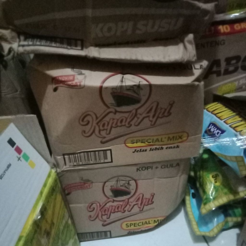 

kapal api spesial mix 1 dus isi 12renceng kardus bonyok