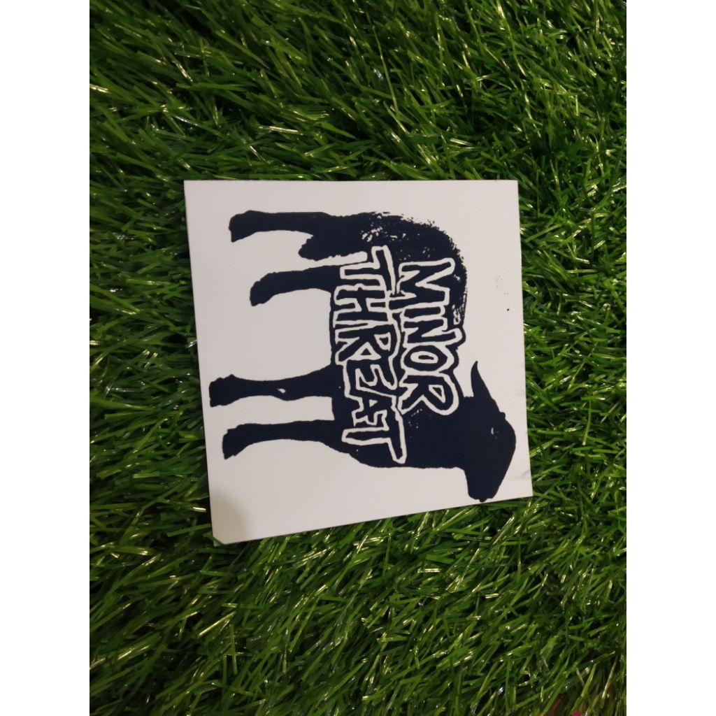 

stiker vinyl minor threat