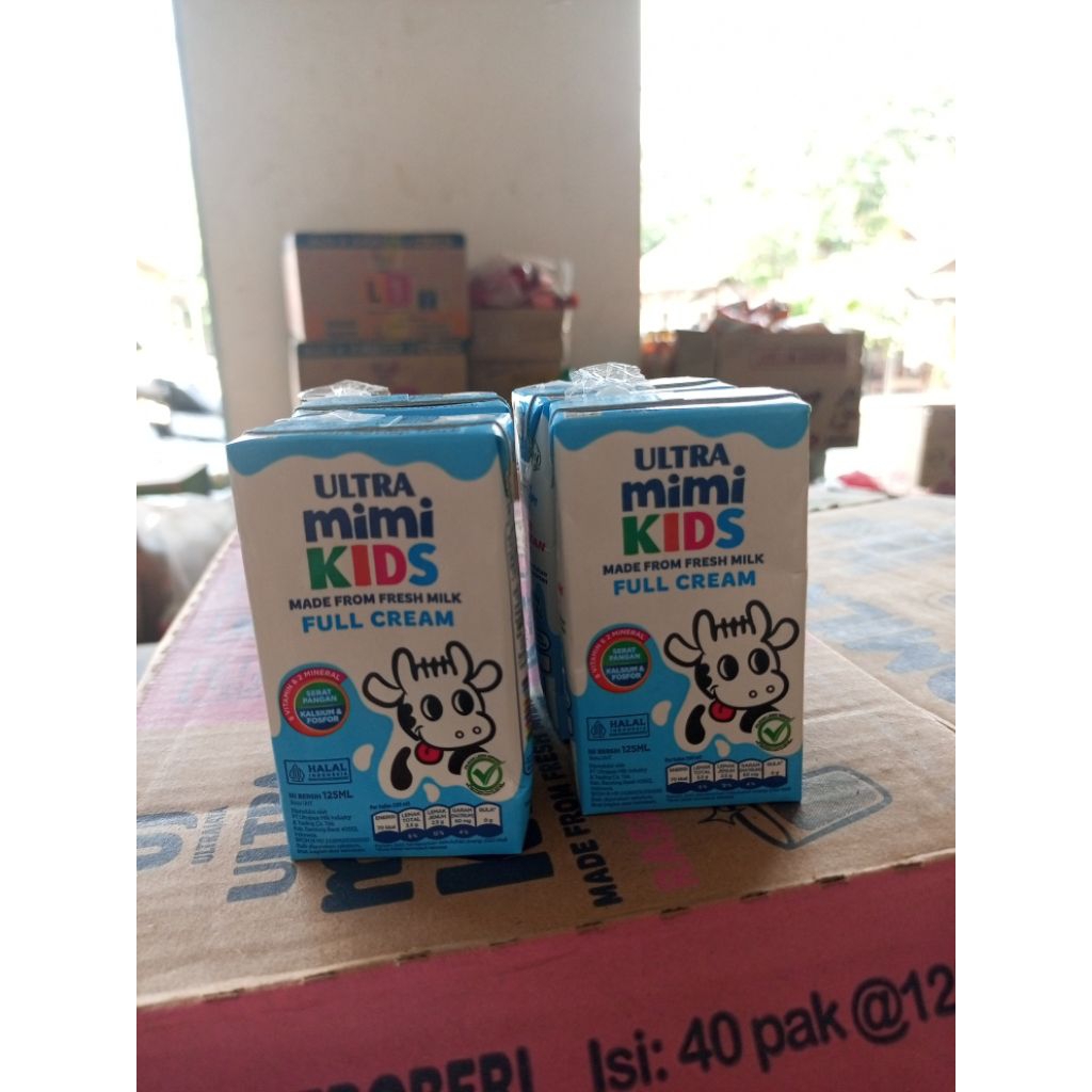 

SUSU ULTRA MIMI KIDS 3 VARIAN 125 ML FULL CREAM COKLAT DAN STRAWBERI