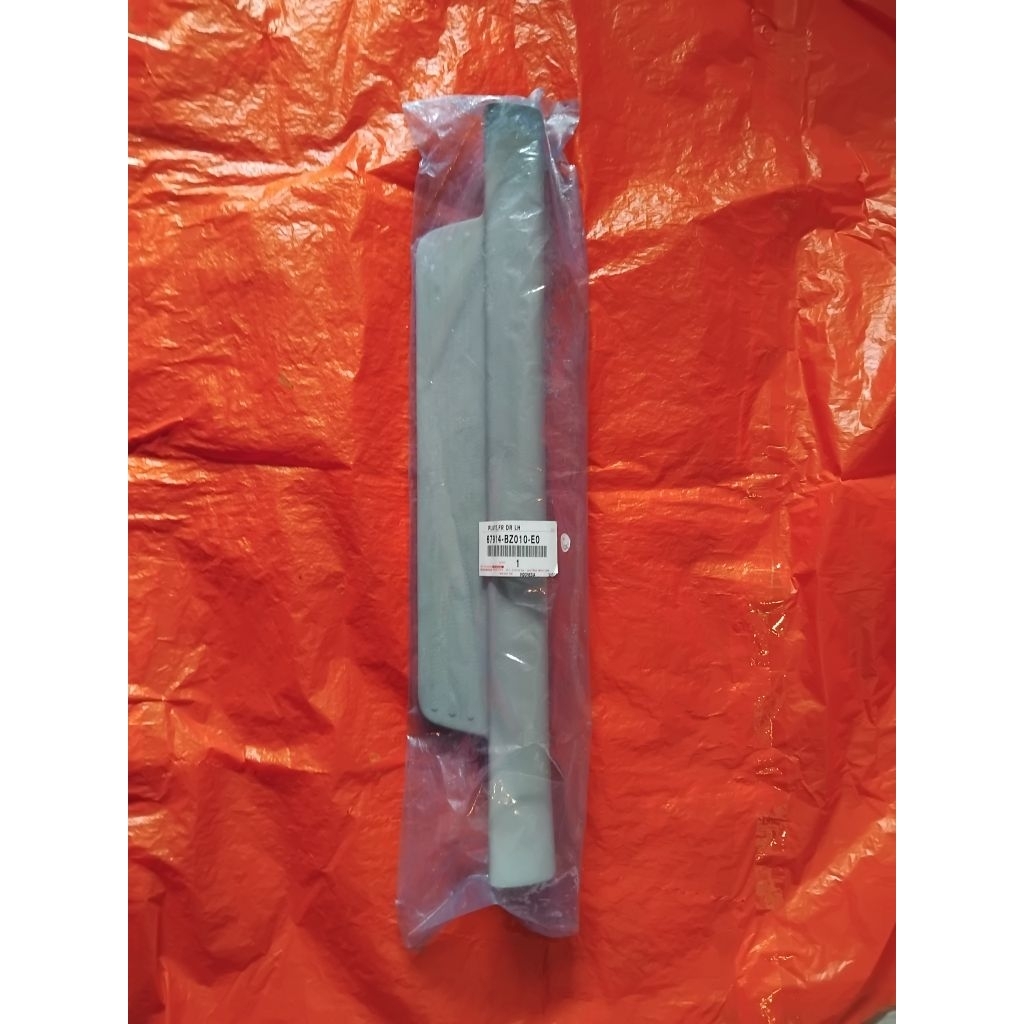 PRE-ORDER Scuplate/penjepit karpet depan kiri avanza-xenia 2003-2010 original