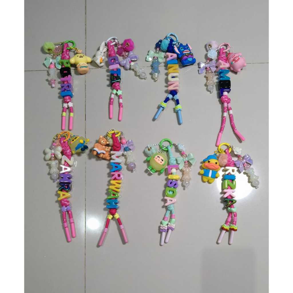 Gantungan Kunci / Charm Manik Huruf Besar