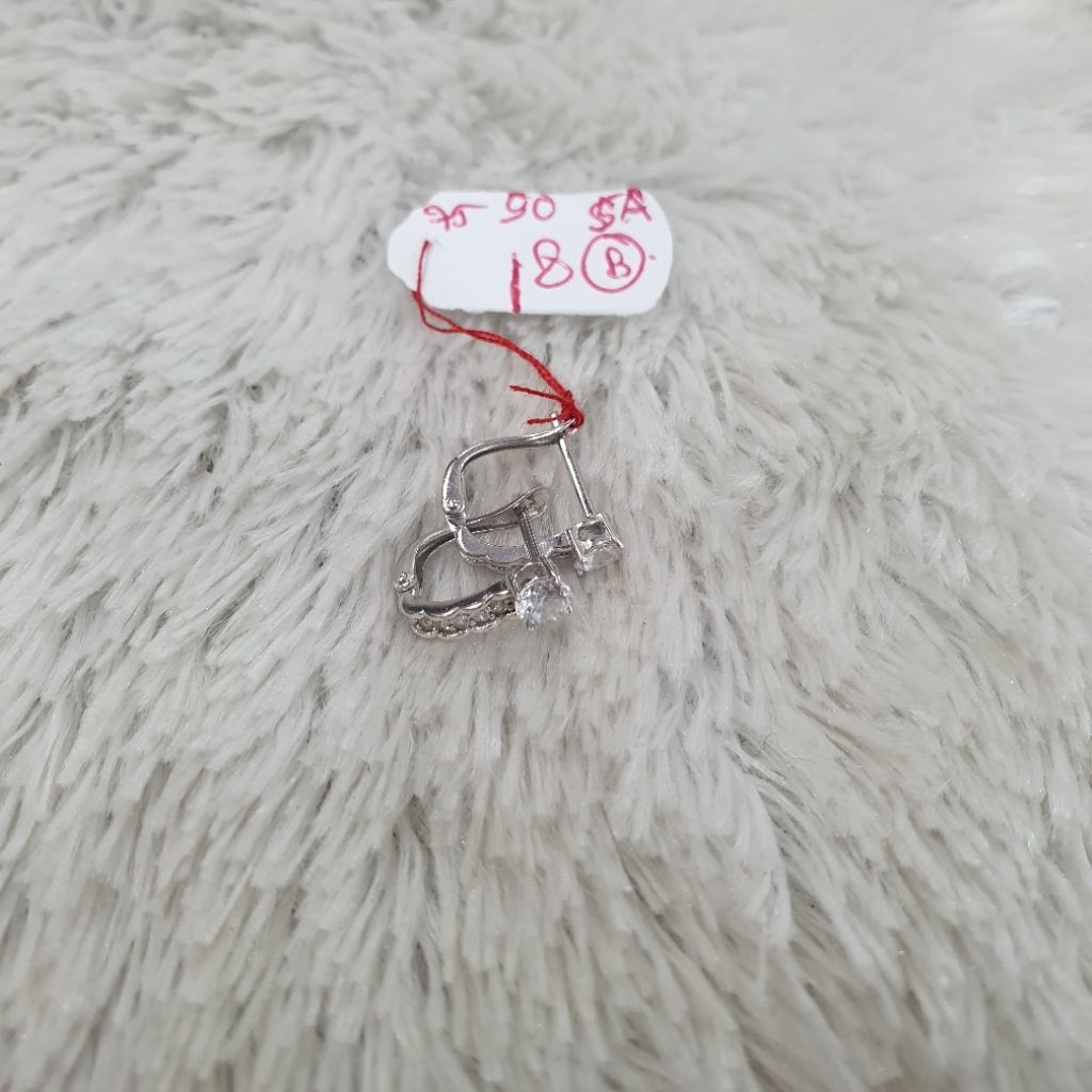 anting jepit roxe whitegold emas kadar 75% berat 1,8gram