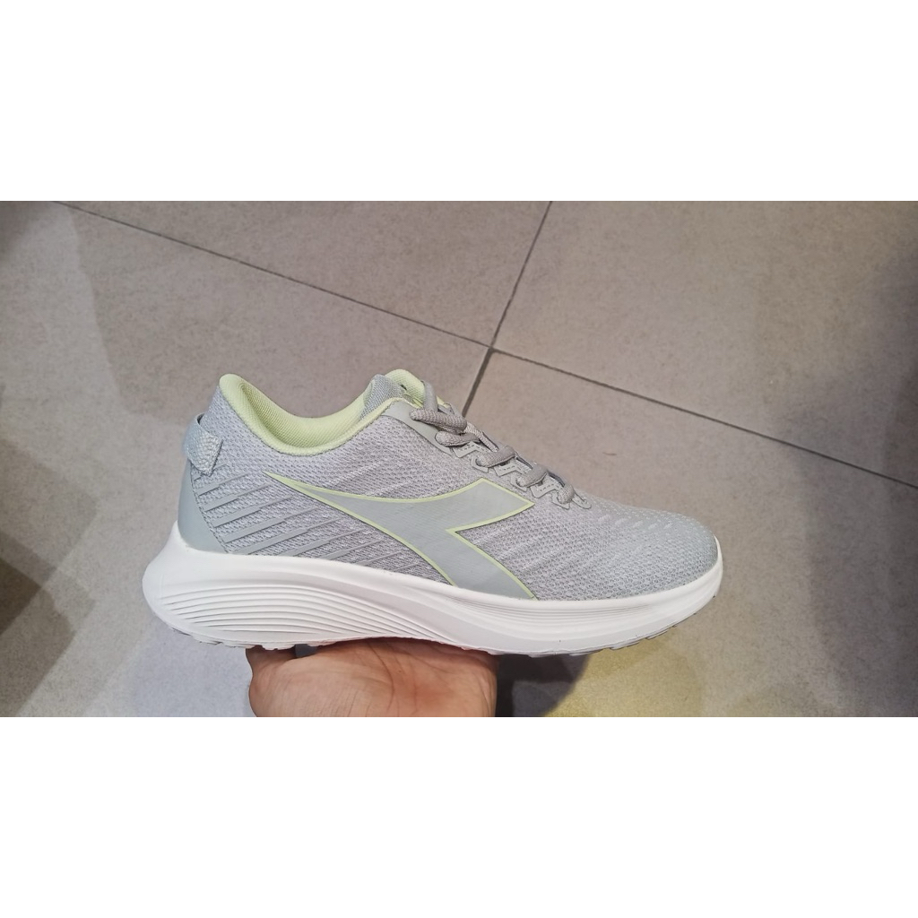 SALE 70% Sepatu diadora women
