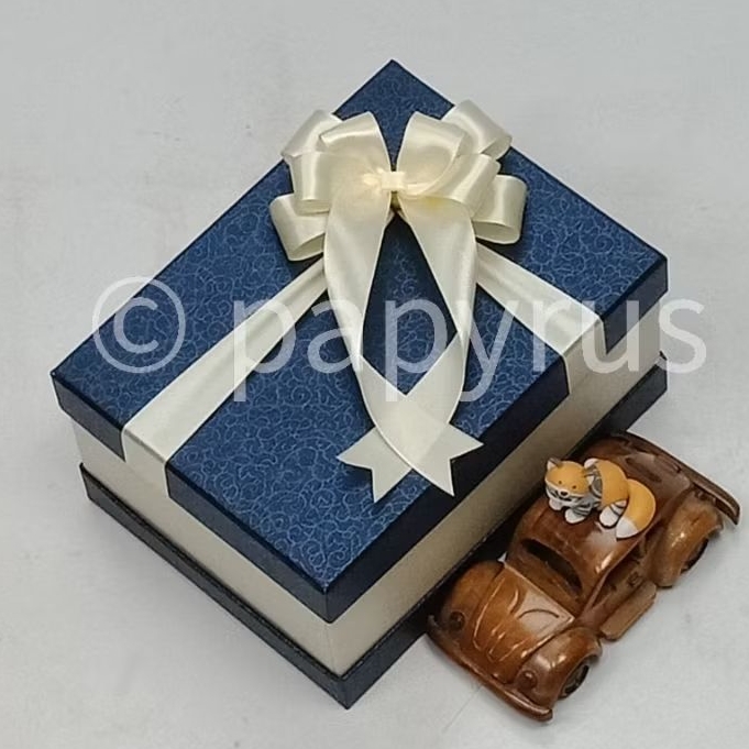 

PAPYRUS Sandwich 15x20 Tinggi 10cm Kotak Kado Gift Box Hardbox Hampers V2