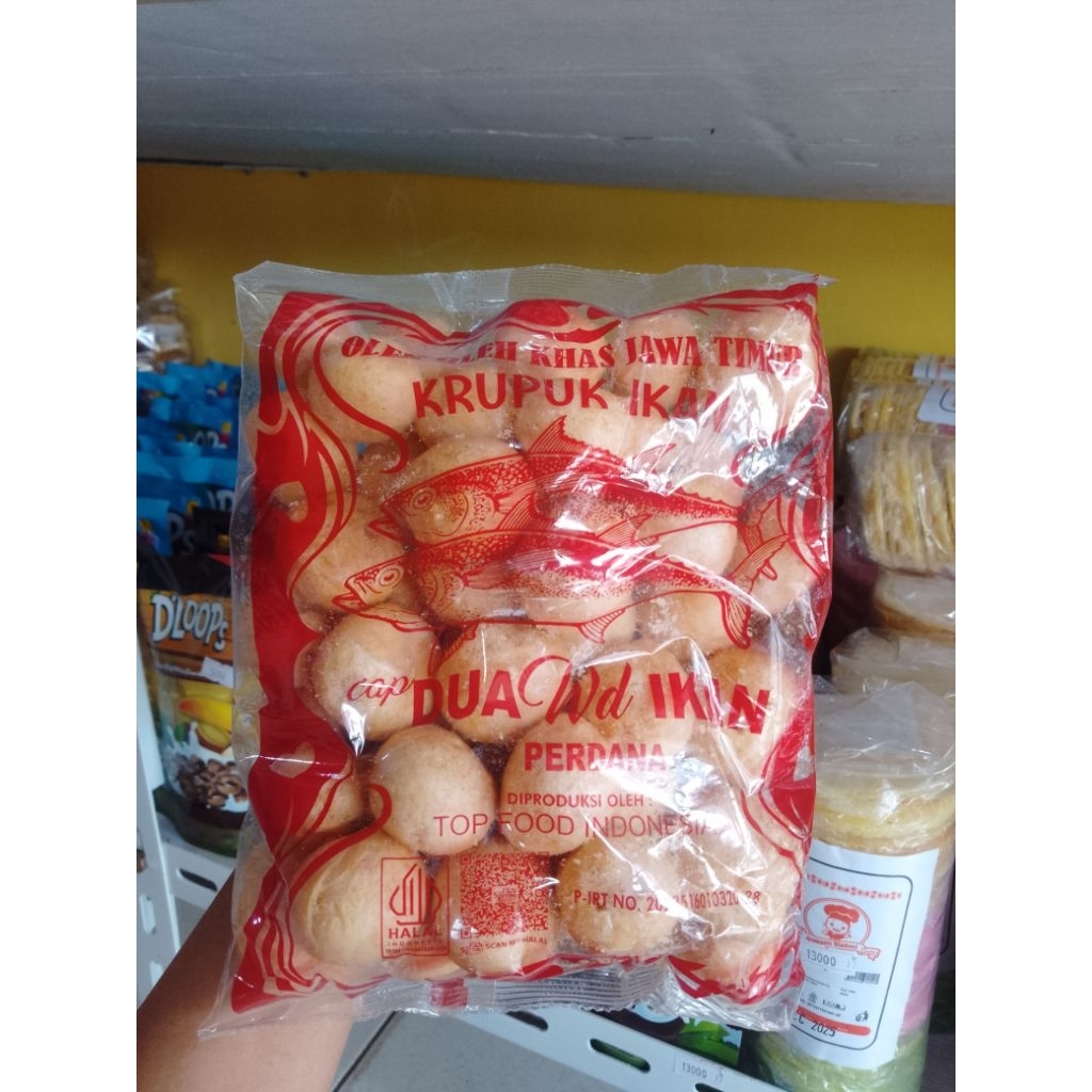 

Krupuk ikan oleh-oleh khas Jawa Timur cap dua wd