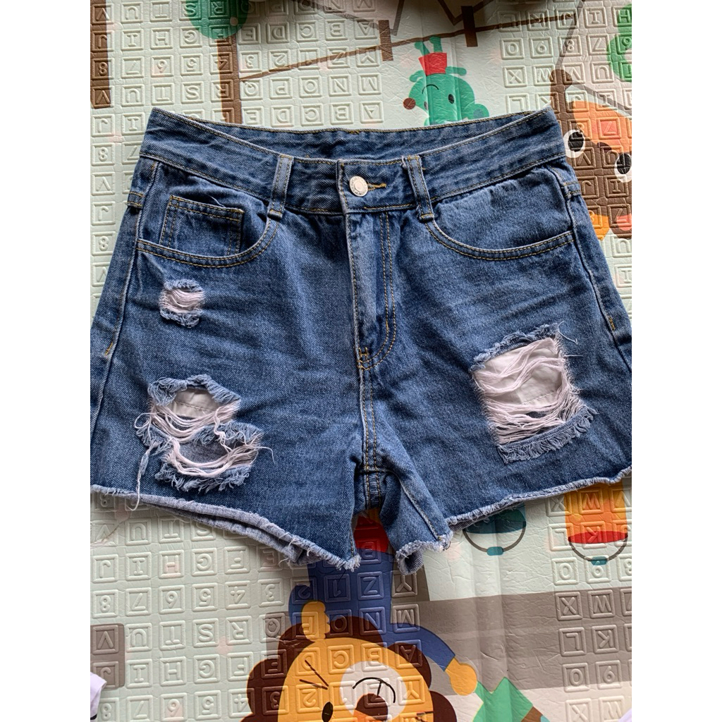 celana pendek jins wanita