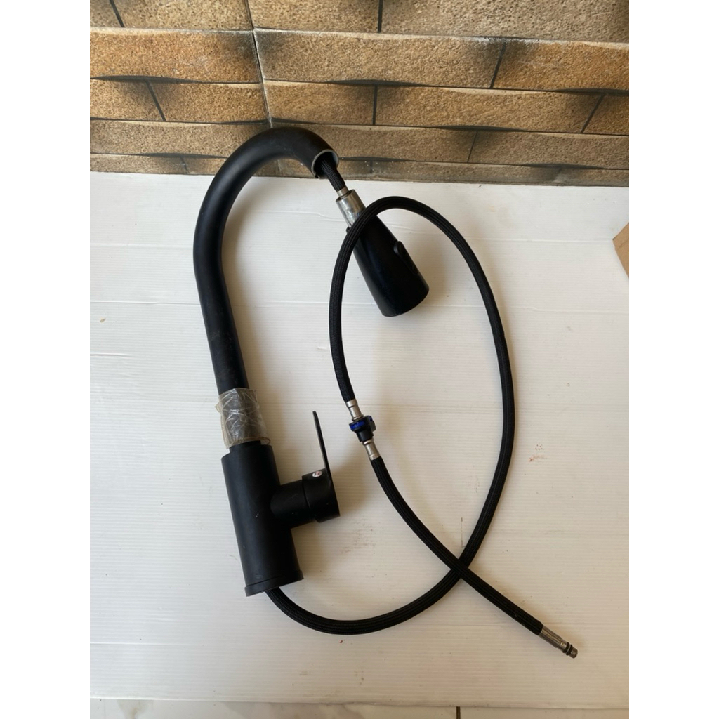 (box27) Kran Cuci Piring Dapur Fleksible Warna Hitam Air Panas Dingin