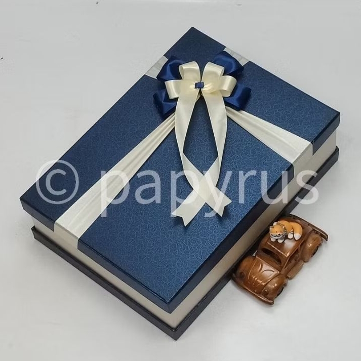 

PAPYRUS Sandwich 25x35 Tinggi 10cm Kotak Kado Gift Box Hardbox Hampers V1
