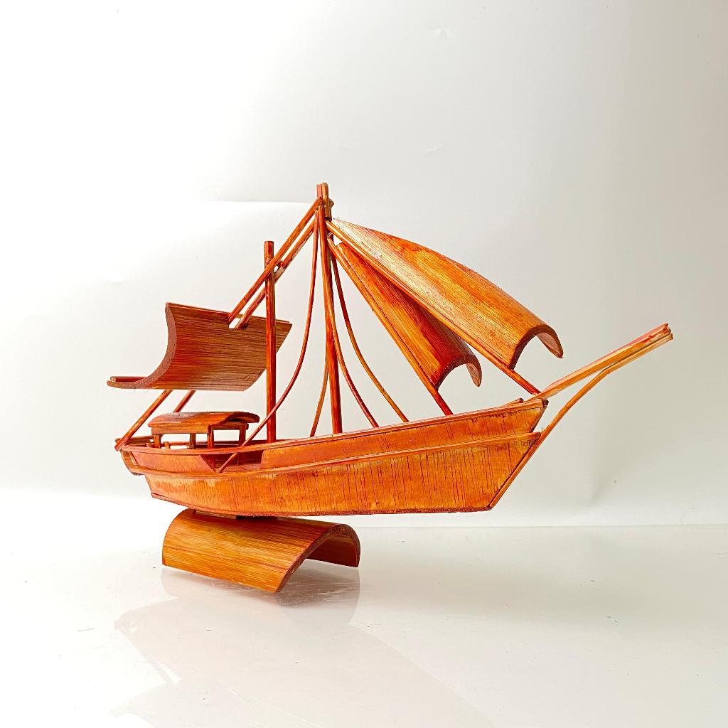 kerajinan tangan Prakarya kapal bambu pinisi sudah fernish