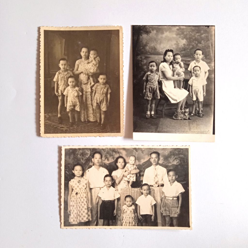 

Antik Vintage Foto Studio Hitam Putih 3 pcs Keluarga Tionghoa Ukuran Post Card Utuh Layak Koleksi