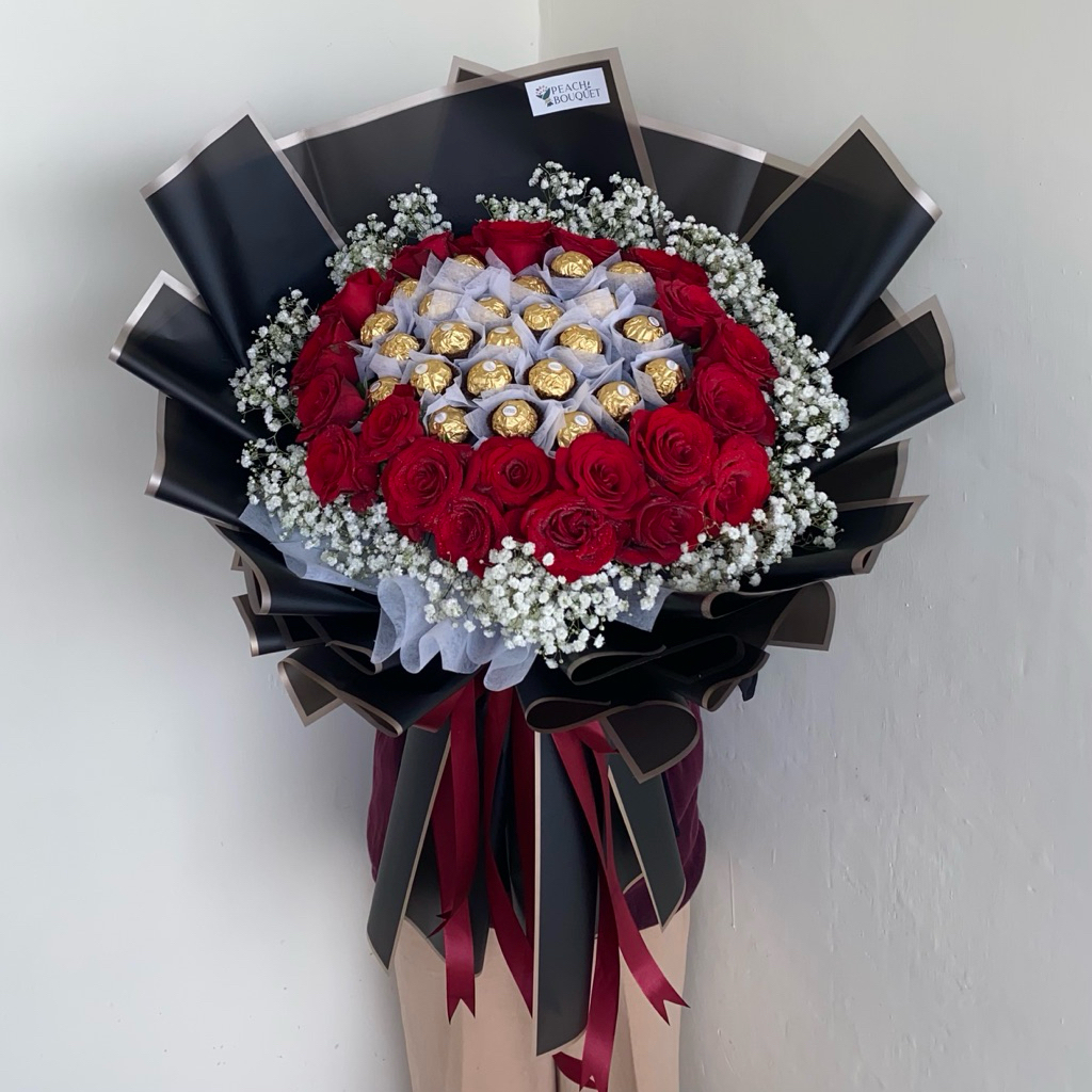 Buket Bunga Mawar Asli pakai Coklat Fererro dan Baby Breath Import