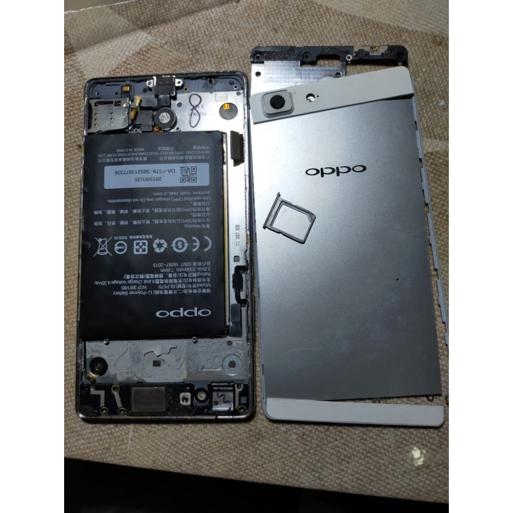 lcd OPPO R5 ori copotan normal....lcd aman jual unit tanpa mesin