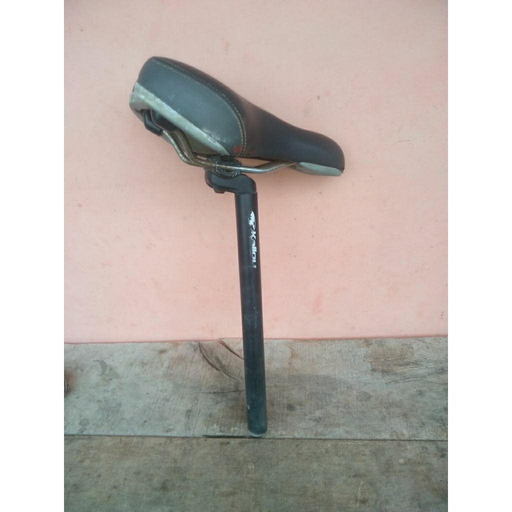 Seatpost 27.2 KALLOY 35CM dan Saddle Velo - Untuk sepeda MTB