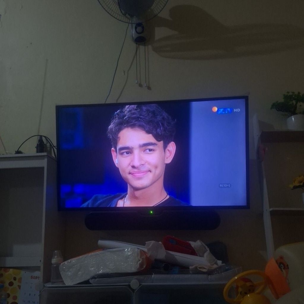 Sharp TV 42 inch second like new